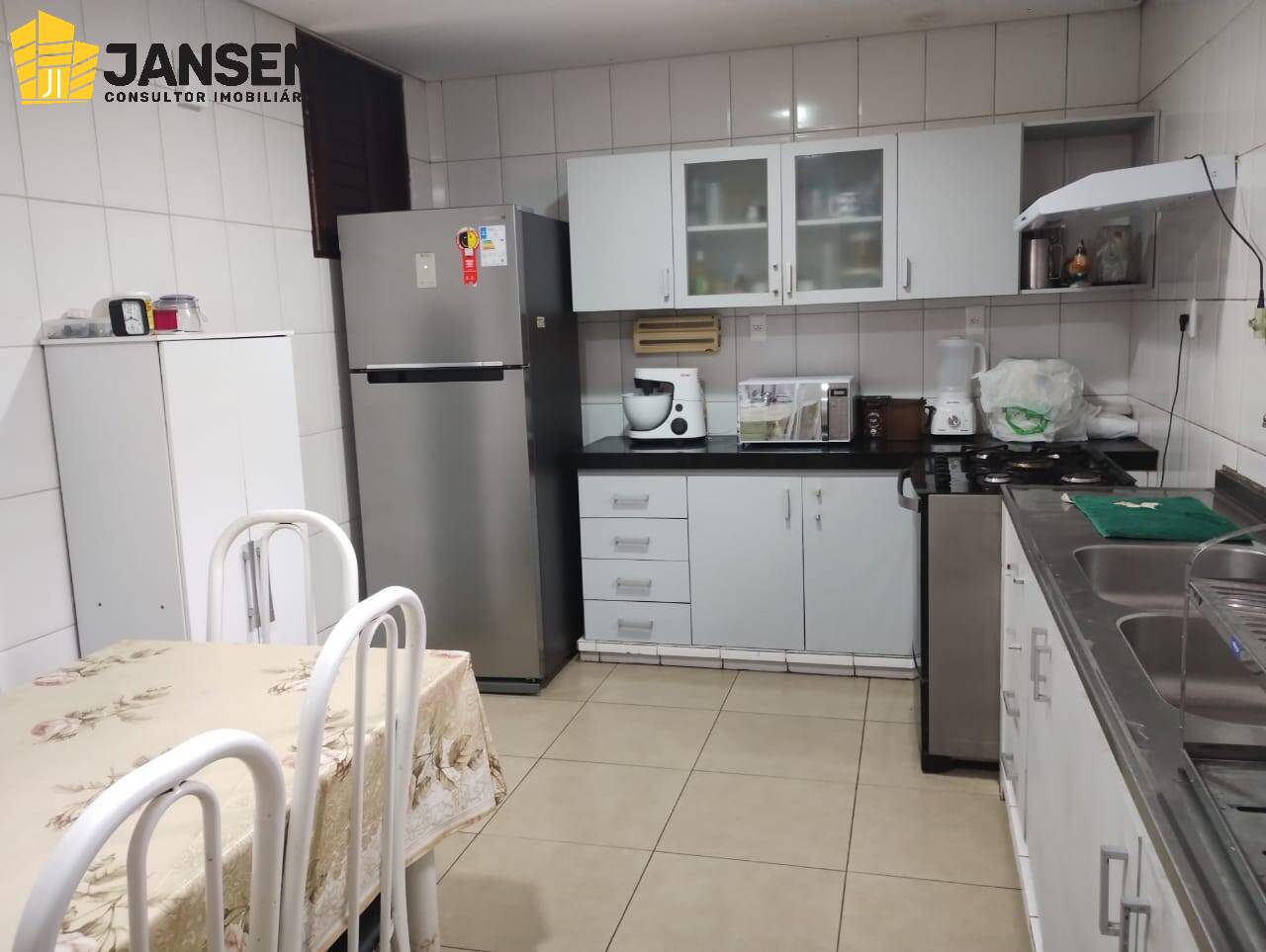 Casa à venda com 3 quartos, 230m² - Foto 8